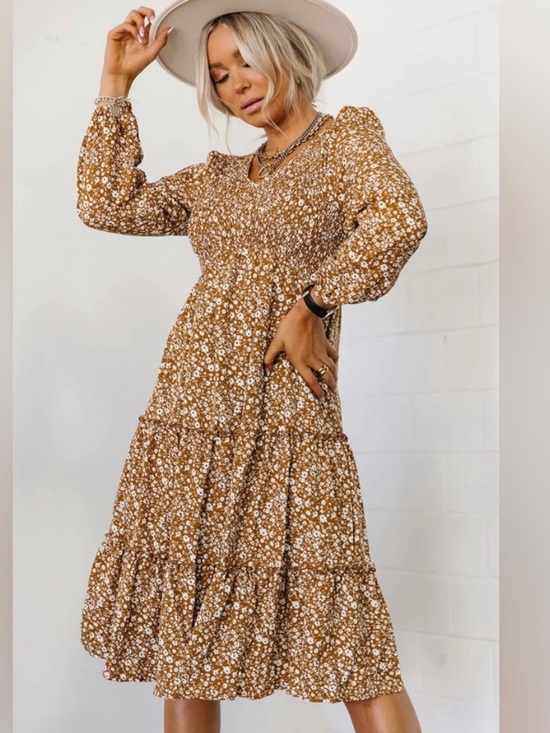 Hayden Los Angeles Dresses & Skirts - Boho Cottagecore Hayden LA Long sleeve floral midi dress with long sleeves